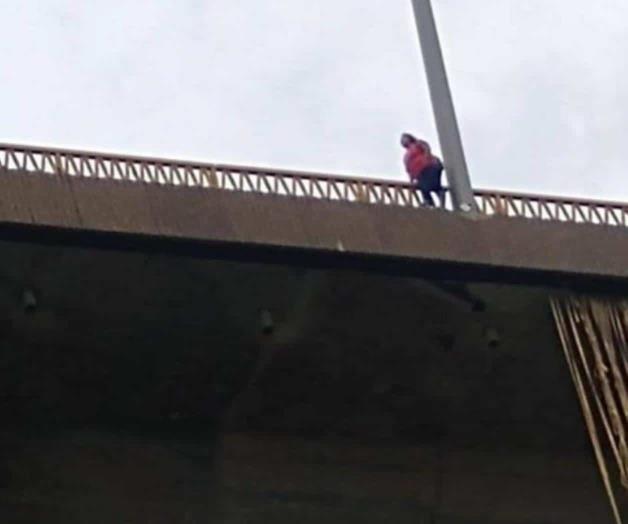 Intenta mujer lanzarse desde el puente de Tampico