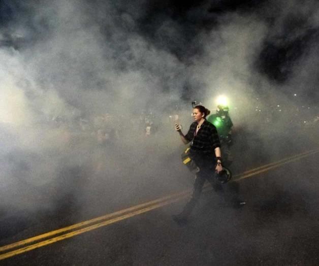 Cientos se reúnen en día 100 de manifestaciones en Portland