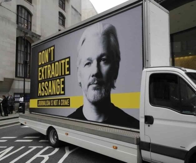 Jueza británica ordena a Assange no interrumpir a testigos