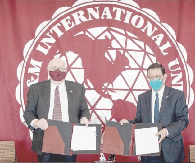 Dan becas a mexicanos para estudiar en TAMIU