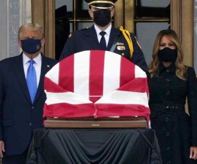 Abuchean a Trump mientras rinde honores a la jueza Ginsburg