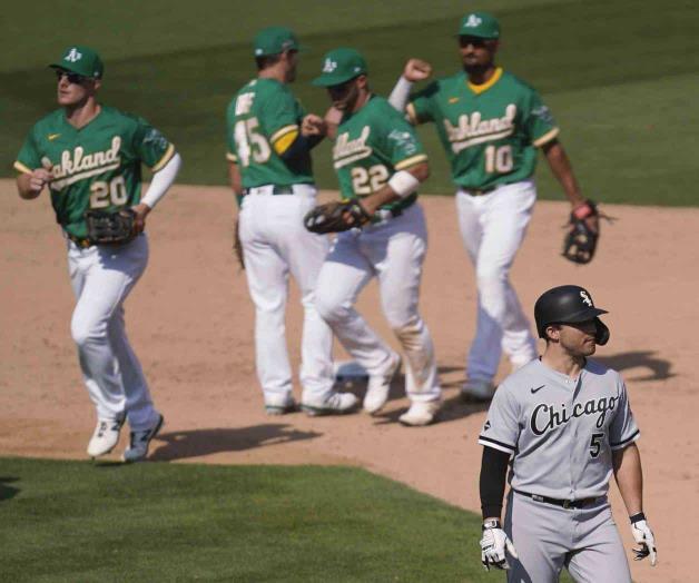 Atléticos controlan a Medias Blancas 5-3 y obligan a 3er juego