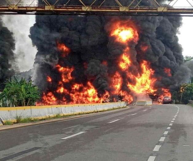 Explota una pipa en Tabasco; 4 muertos