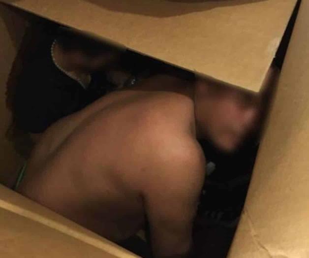 Localizan humanos en cajas de cartón