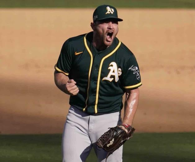 Con jonrón de Pinder, Atléticos sobreviven ante Astros