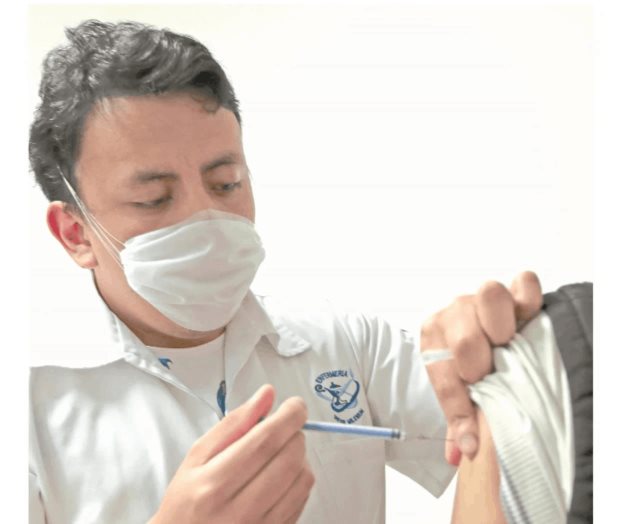 IMSS pide acudir ordenadamente a los módulos de vacunación IMSS pide acudir ordenadamente a los módulos de vacunación