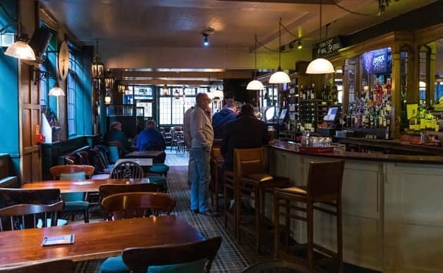 Estudian reabrir bares en Condado Cameron