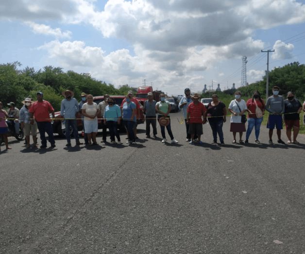 Bloquean carretera al Puerto de Altamira
