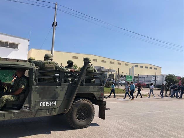 Desalojan a empleados de la bodega de Liverpool por amenaza de bomba