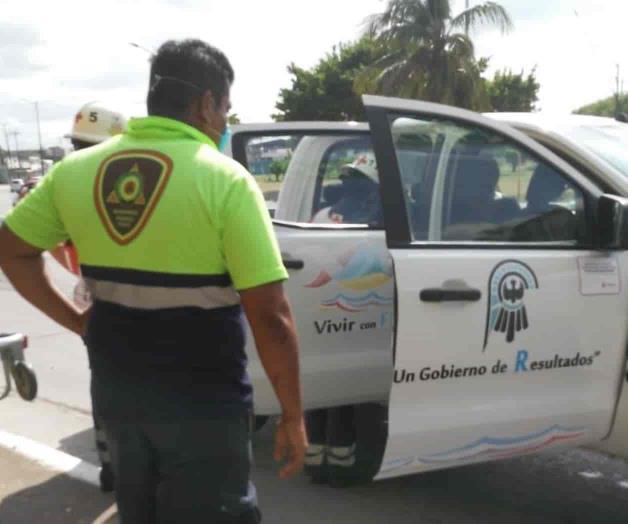Alud de tierra en playa Hermosa; casi  muere menor al quedar atrapado