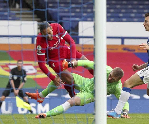 Van Dijk se someterá a cirugía en la rodilla derecha Van Dijk se someterá a cirugía en la rodilla derecha