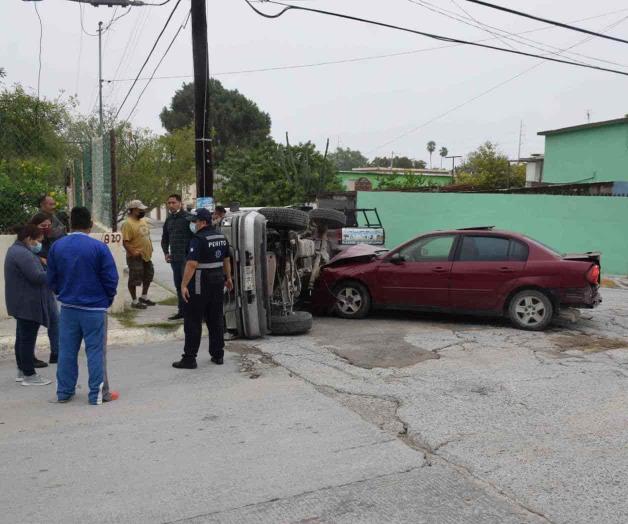 De brutal impacto vuelca una Ranger