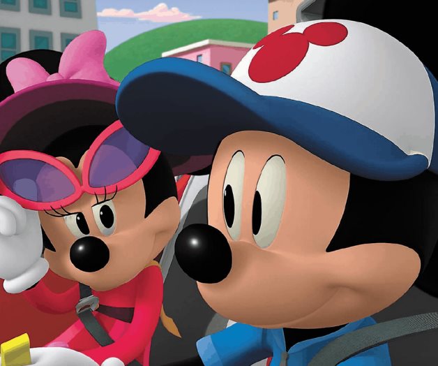 Acelera en auto a sus 92 años…