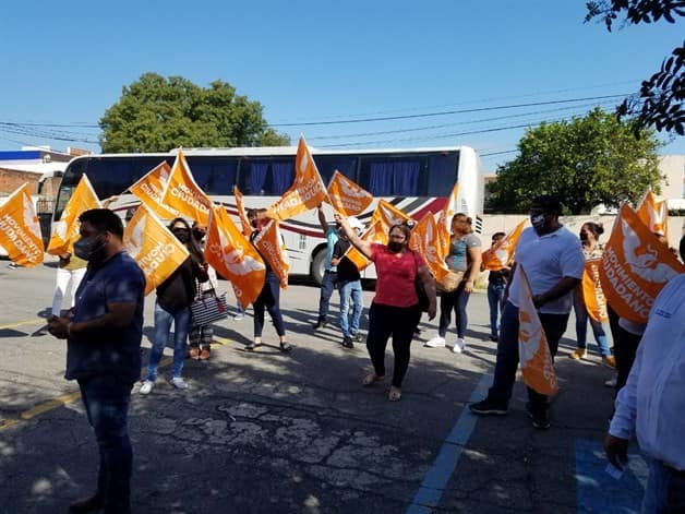 Se unen militantes de MC para protestar contra del coordinador estatal Gustavo Cárdenas Se unen militantes de MC para protestar contra del coordinador estatal Gustavo Cárdenas