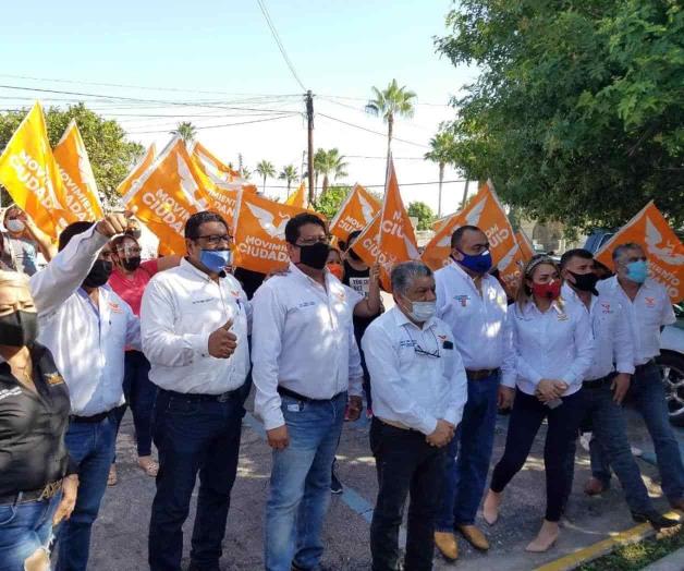 Se unen militantes de MC para protestar contra del coordinador estatal Gustavo Cárdenas Se unen militantes de MC para protestar contra del coordinador estatal Gustavo Cárdenas