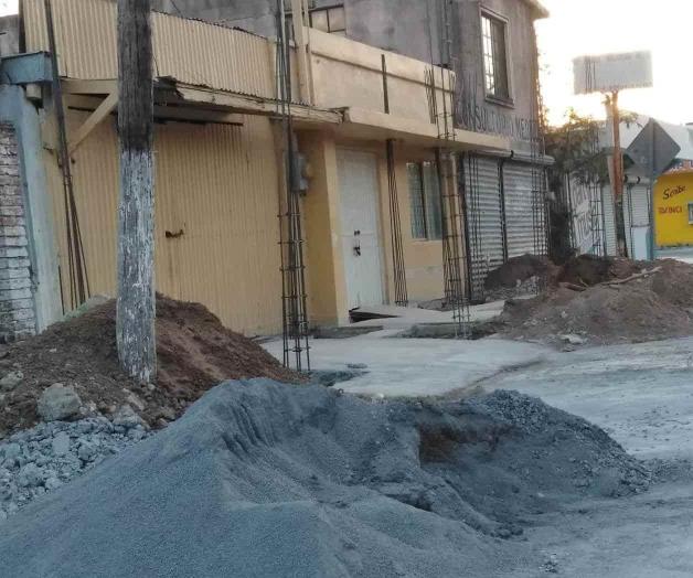 Invade vía pública con obra particular