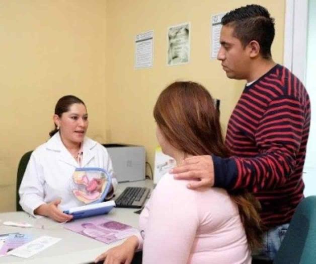 Dan orientación sobre planificación familiar