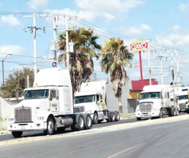 Atoran tráileres el tráfico vial