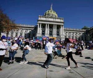 Celebran victoria de Biden cerca de la Casa Blanca