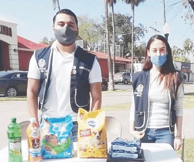 Regalan comida para mascotas refugiadas