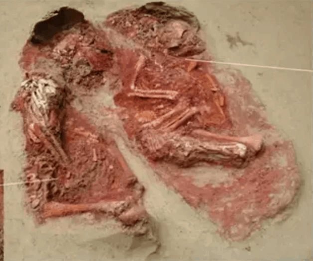 Identifican el entierro de bebés gemelos más antiguo, ¡es de hace 31 mil años!