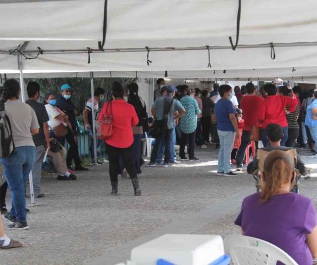 Aglomeraciones en el IMSS por vacunación de influenza Aglomeraciones en el IMSS por vacunación de influenza