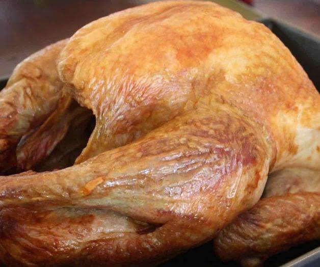 Distribuyen alimentos para cena de Acción de Gracias