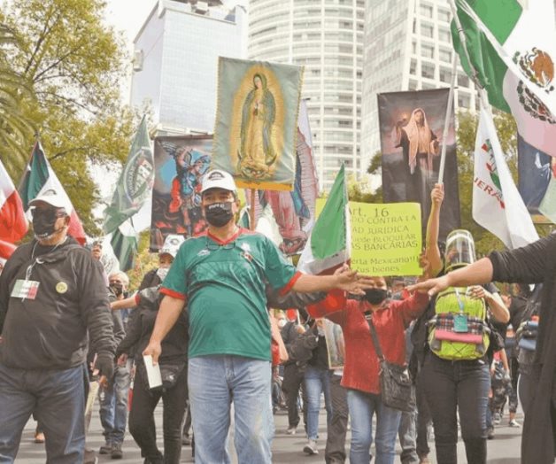 “Los pobres no le importan a AMLO”, revira FRENAAA en protesta