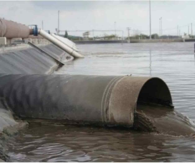 Destapan cloaca en la Comapa zona sur