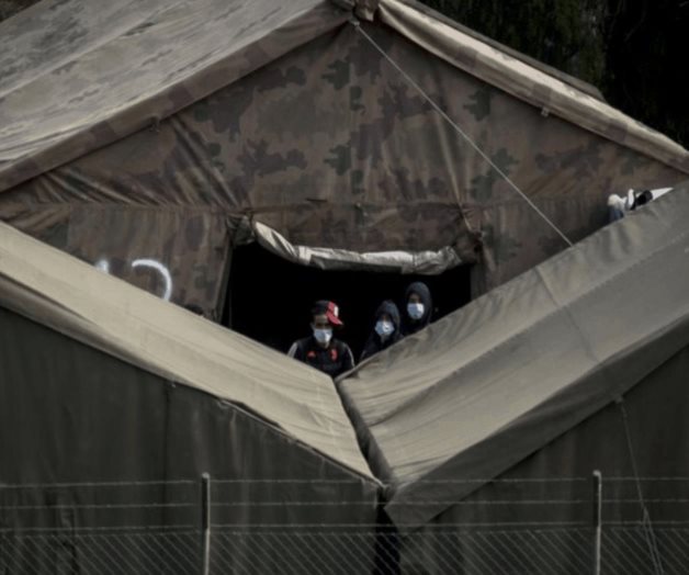 Migrantes que llegan a Canarias irán a barracones y hoteles Migrantes que llegan a Canarias irán a barracones y hoteles