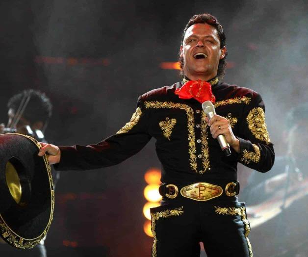 No se va a quitar el traje de charro No se va a quitar el traje de charro