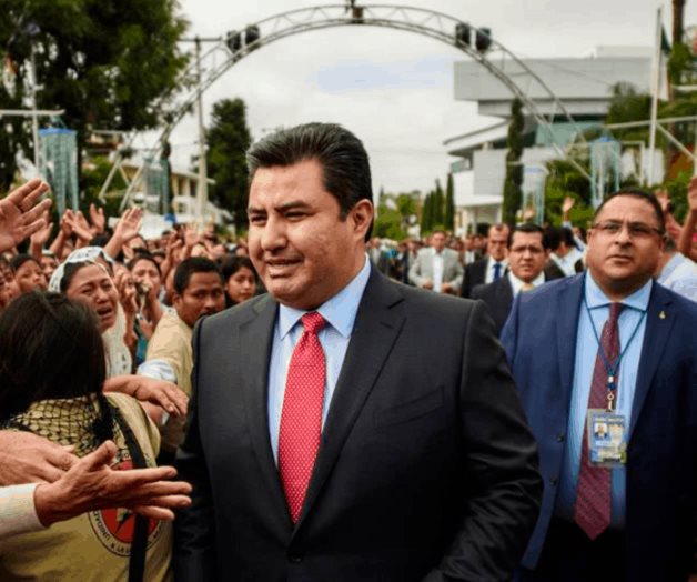 UIF denuncia a La Luz del Mundo y a su líder, Naasón Joaquín García, por lavado de dinero y delitos fiscales UIF denuncia a La Luz del Mundo y a su líder, Naasón Joaquín García, por lavado de dinero y delitos fiscales