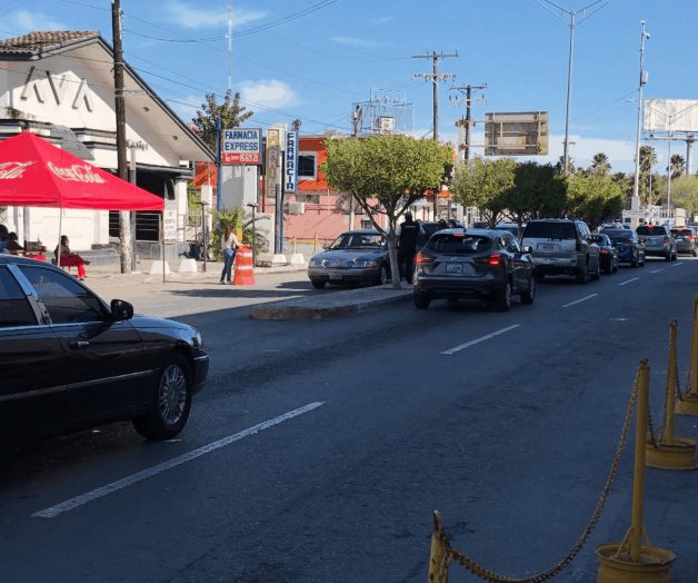 Hacen largas filas para regresar a EU Hacen largas filas para regresar a EU