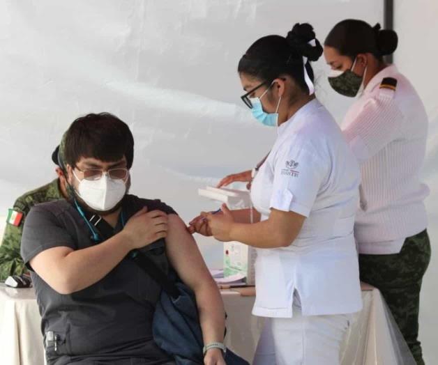 Continúa aplicación antiCovid a médicos Continúa aplicación antiCovid a médicos