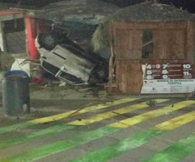 Muere chofer al chocar en la rotonda de las Sirenas Muere chofer al chocar en la rotonda de las Sirenas