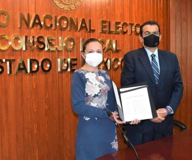 Entrega el INE nombramiento Entrega el INE nombramiento