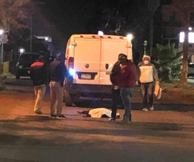 Arrolla, mata y huye