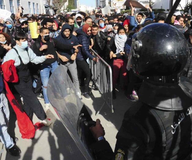 Protestas en Túnez mientras vota el parlamento