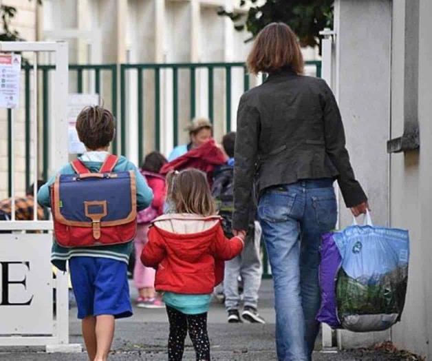 Francia: Maestros, estudiantes exigen ayuda contra pandemia