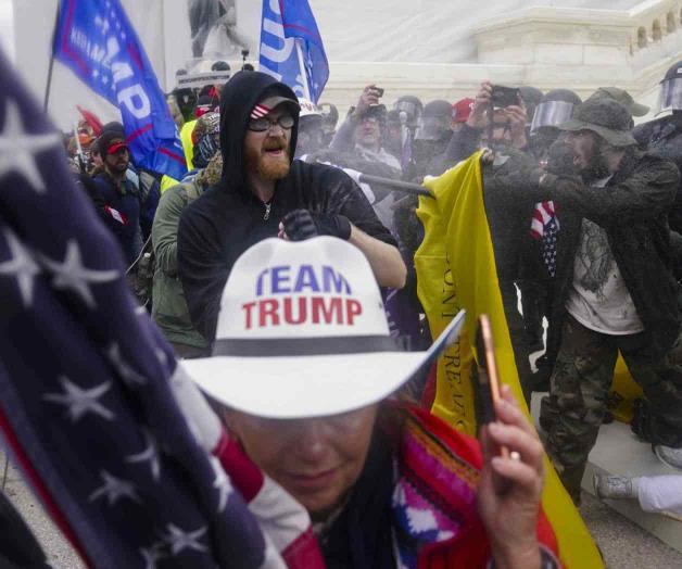 Continúa FBI búsqueda de trumpistas que asaltaron Capitolio