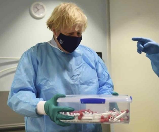 Critican a Boris Johnson por visita a Escocia