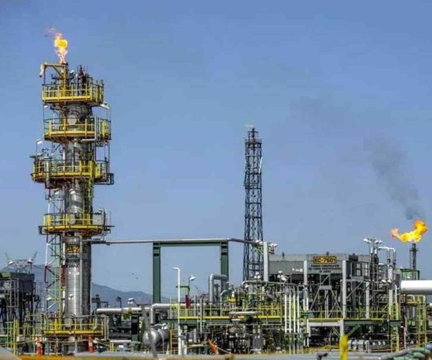 Se ahoga Pemex en combustóleo Se ahoga Pemex en combustóleo