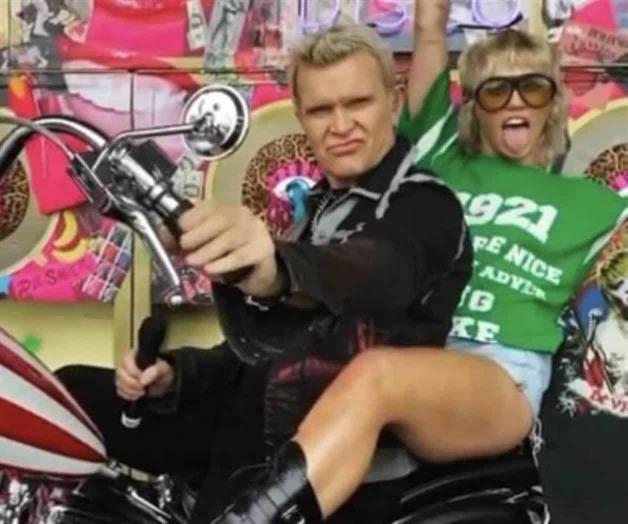 Electriza Miley Cyrus con show previo a Super Bowl