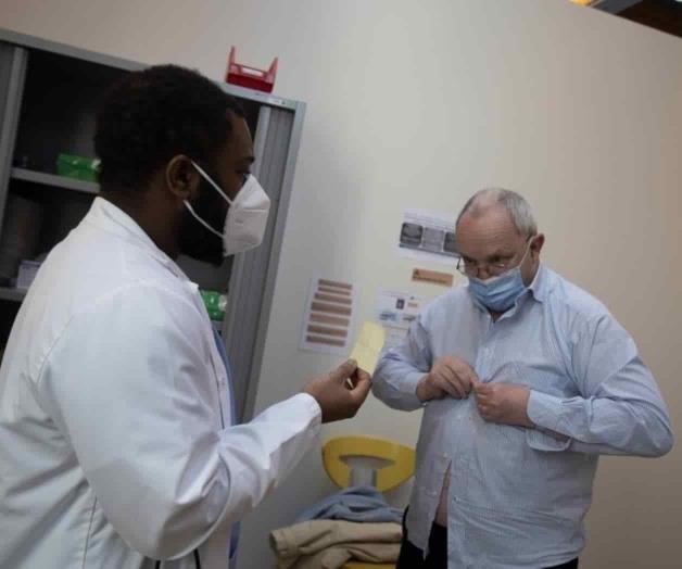 Bélgica aplicará vacunas COVID-19 de AZ a menores de 55 años