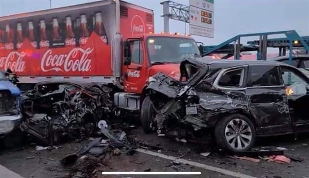 Muertos y múltiples heridos en accidente de 70 autos en Texas Muertos y múltiples heridos en accidente de 70 autos en Texas