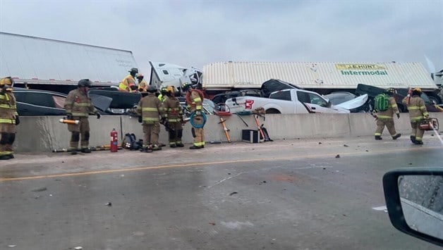 Muertos y múltiples heridos en accidente de 70 autos en Texas Muertos y múltiples heridos en accidente de 70 autos en Texas