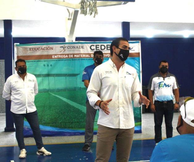 Entrega INDE material deportivo
