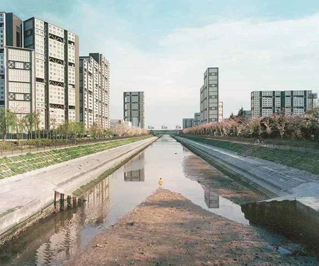 Los monstruos ocultos en las fotografías bellas de Tomoko Yoneda