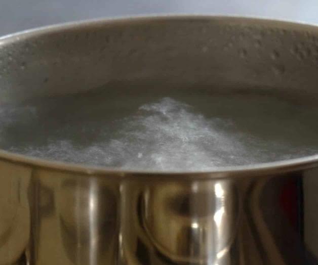 Recomiendan hervir el agua antes de tomarla