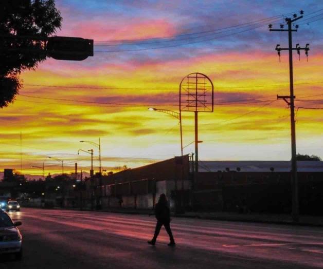 Cielo se pinta de rojo y sorprende a capitalinos